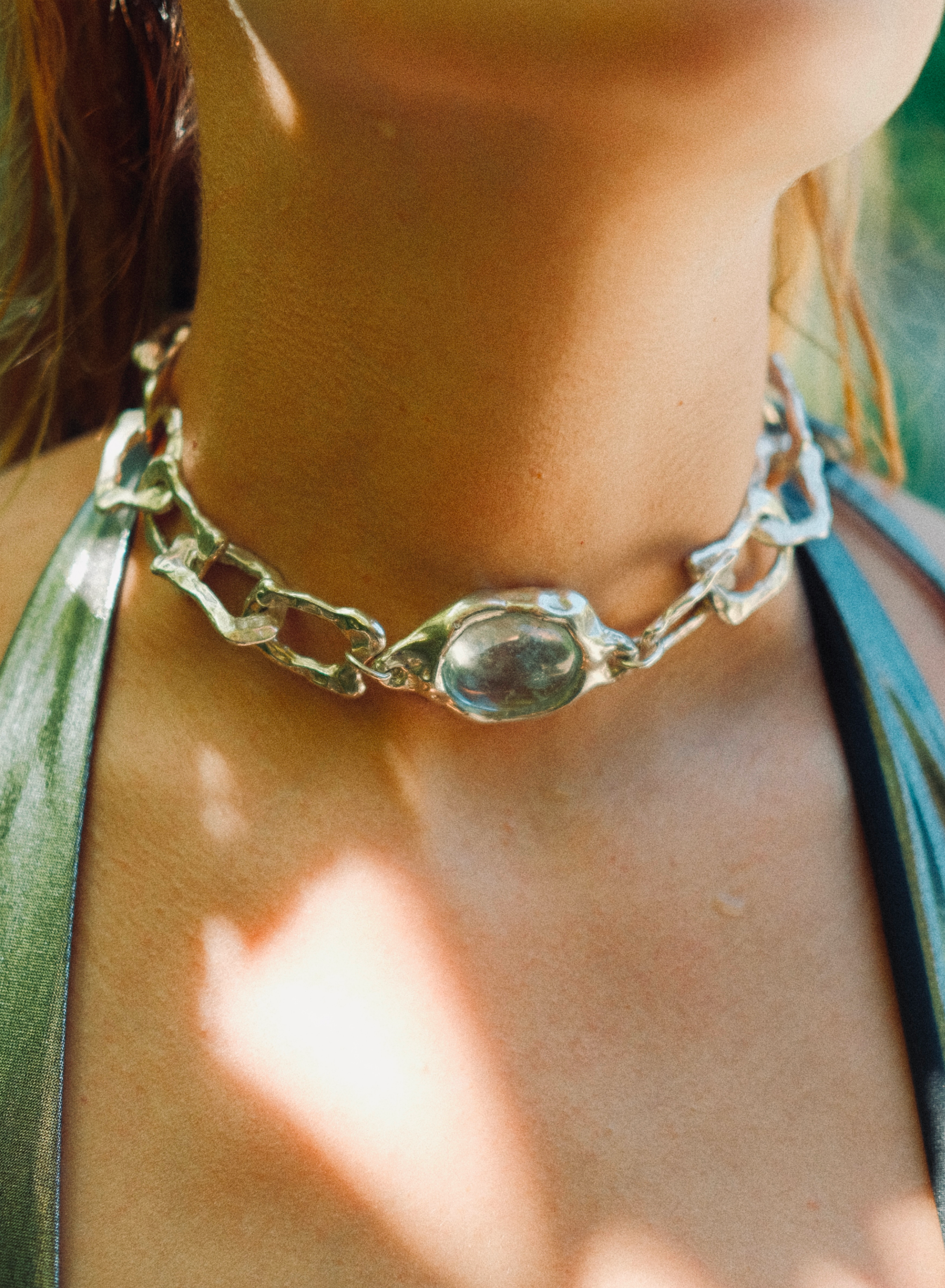 AQUA CHOCKER